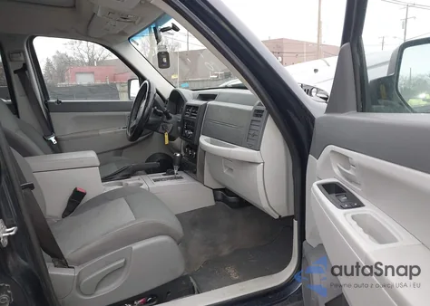 2008 Jeep Liberty Sport из США, поврежденный, VIN 1J8GN28K58W278587